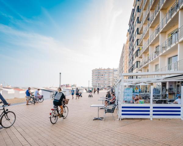 2 Slaapkamer Appartement Op De Zeedijk Van Oostende. Eksteriør bilde