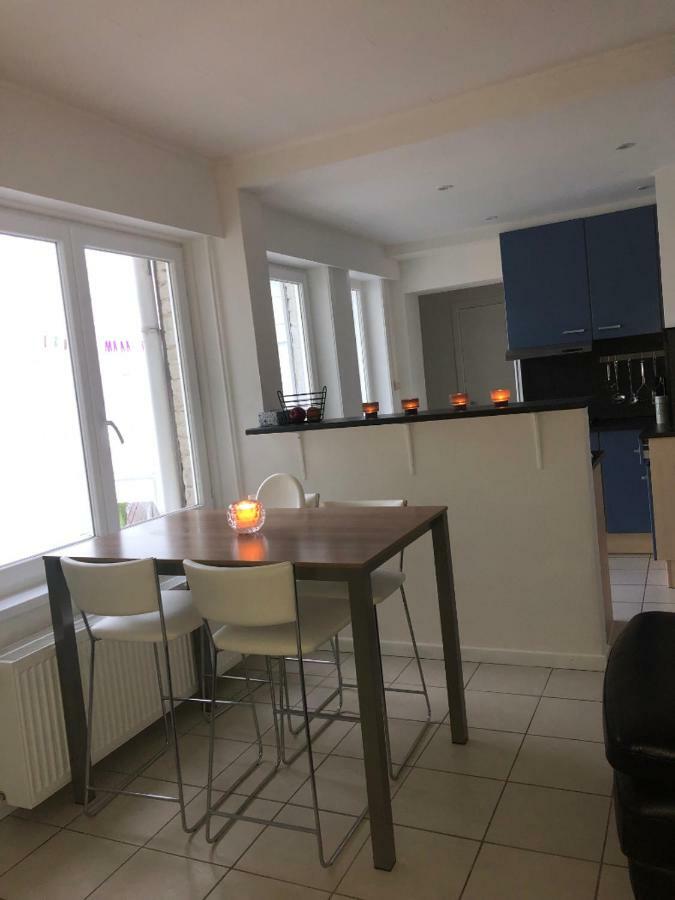 2 Slaapkamer Appartement Op De Zeedijk Van Oostende. Eksteriør bilde